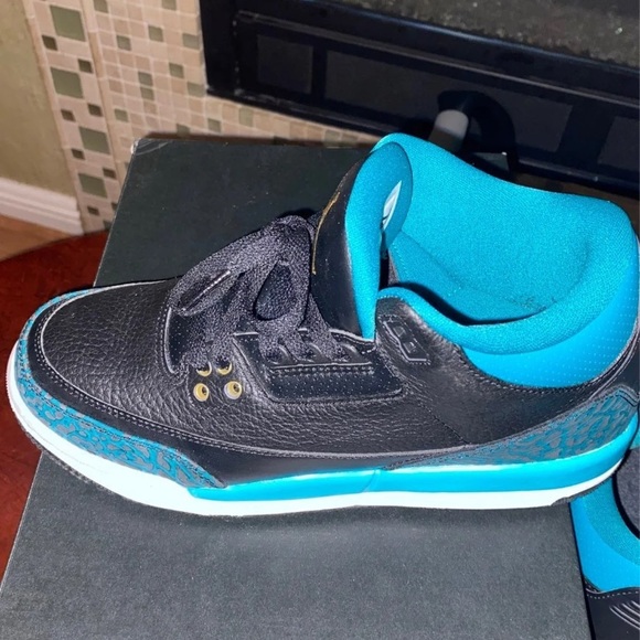 Jordan 4 - Picture 6 of 10